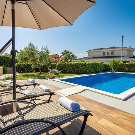 Lovely Istrian Apartment With A Private Swimming Pool And A Charming Garden 반졸레 외부 사진