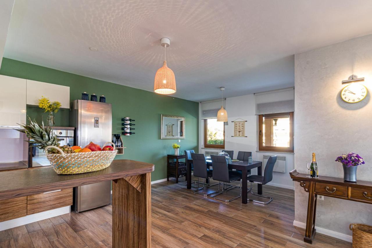 Lovely Istrian Apartment With A Private Swimming Pool And A Charming Garden 반졸레 외부 사진
