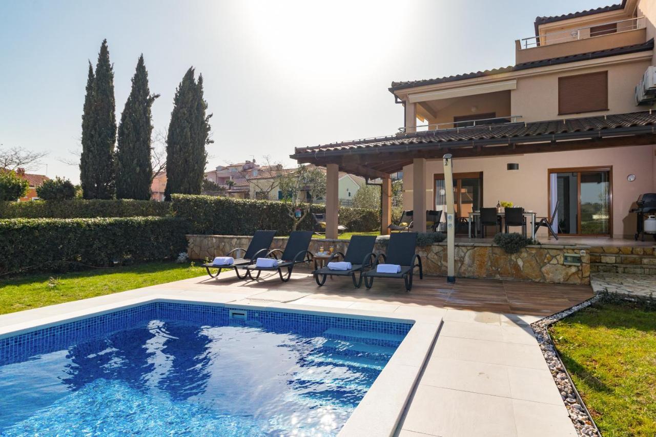 Lovely Istrian Apartment With A Private Swimming Pool And A Charming Garden 반졸레 외부 사진
