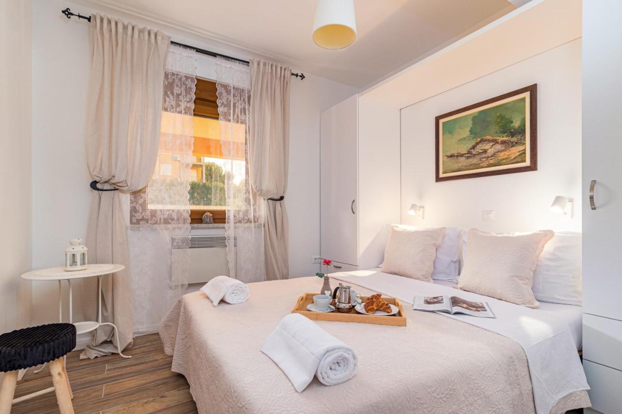 Lovely Istrian Apartment With A Private Swimming Pool And A Charming Garden 반졸레 외부 사진
