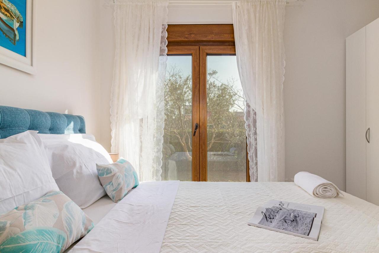 Lovely Istrian Apartment With A Private Swimming Pool And A Charming Garden 반졸레 외부 사진