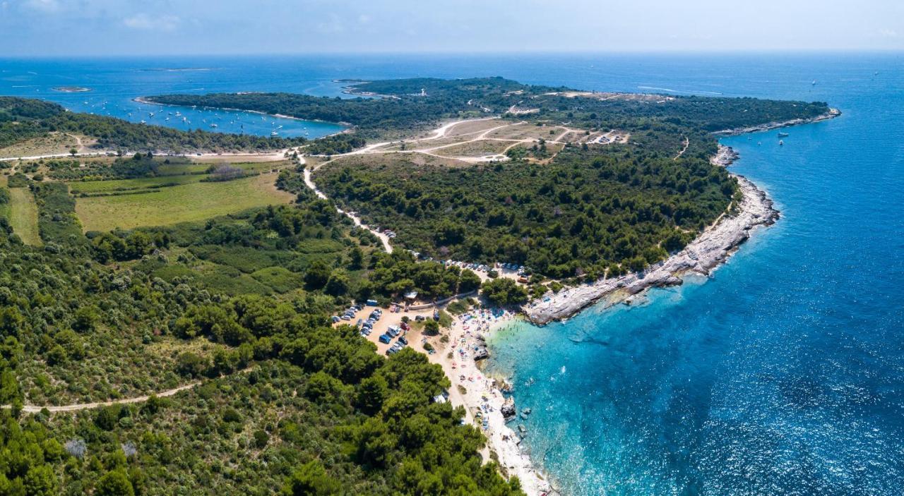 Lovely Istrian Apartment With A Private Swimming Pool And A Charming Garden 반졸레 외부 사진