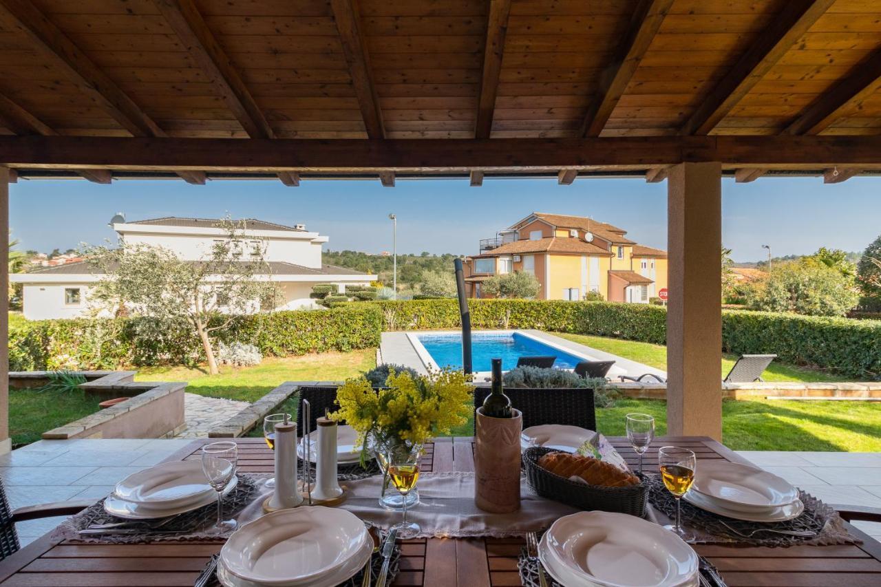 Lovely Istrian Apartment With A Private Swimming Pool And A Charming Garden 반졸레 외부 사진