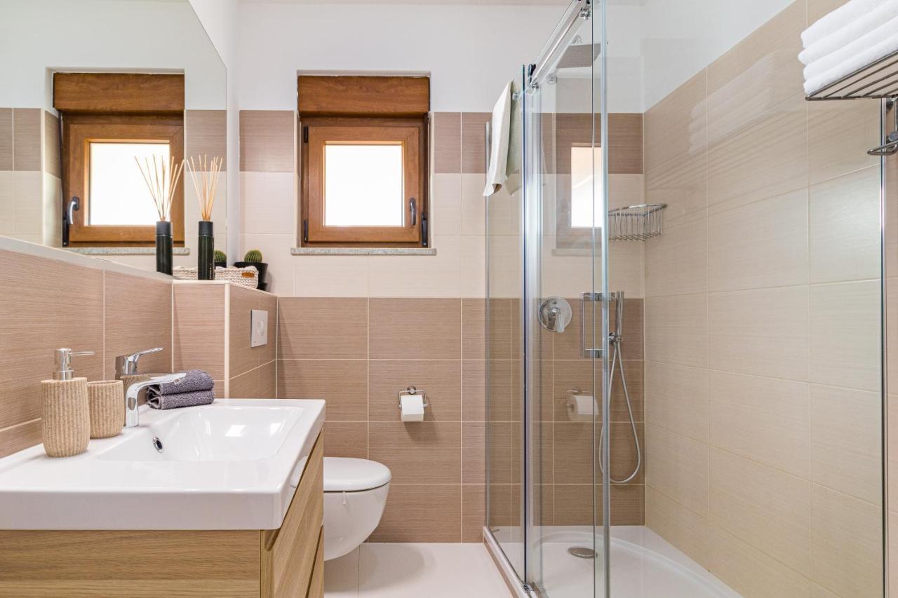 Lovely Istrian Apartment With A Private Swimming Pool And A Charming Garden 반졸레 외부 사진