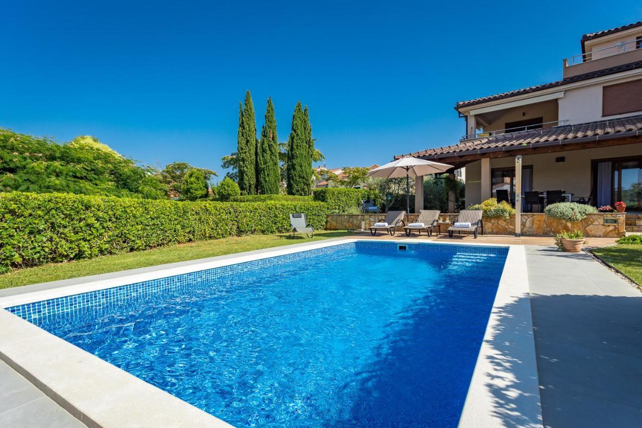 Lovely Istrian Apartment With A Private Swimming Pool And A Charming Garden 반졸레 외부 사진